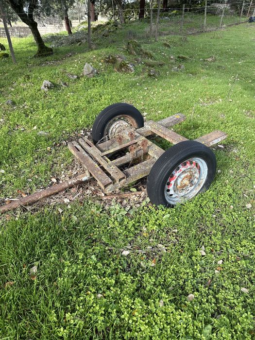 Base para reboque de carga ou deposito de agua etc