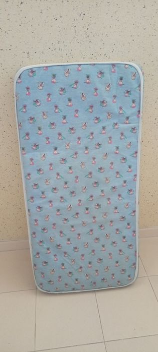 Cama de bebé usada