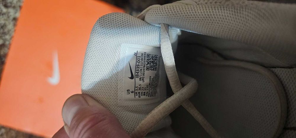 Nike Initiator Phantom Light Bone