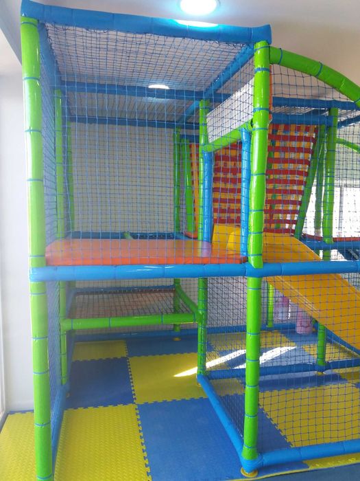 Playground/parque infantil usado.