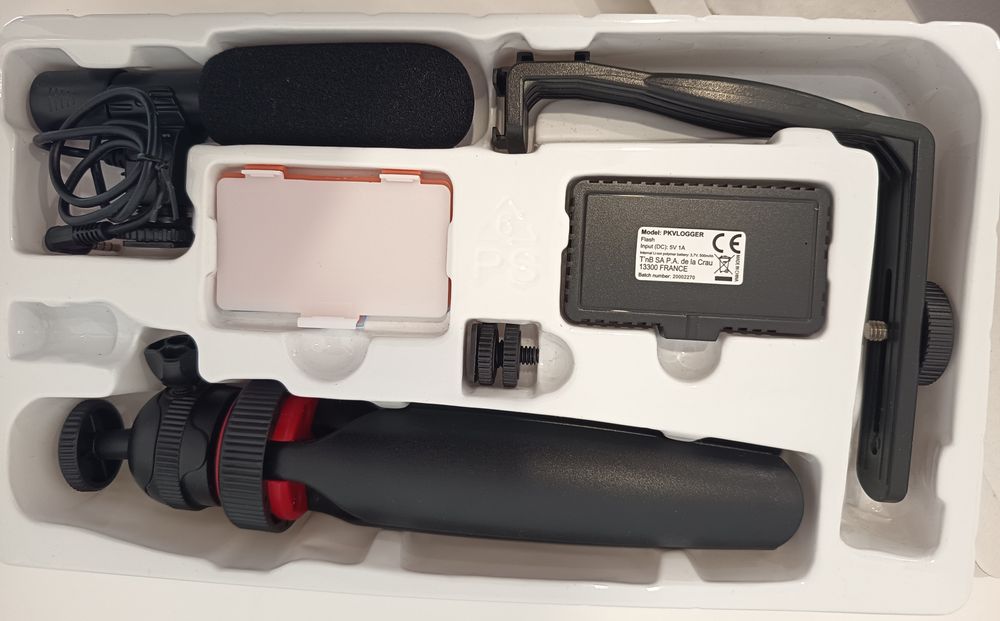 PROMOÇÃO Kit vlogger com tripé e microfone