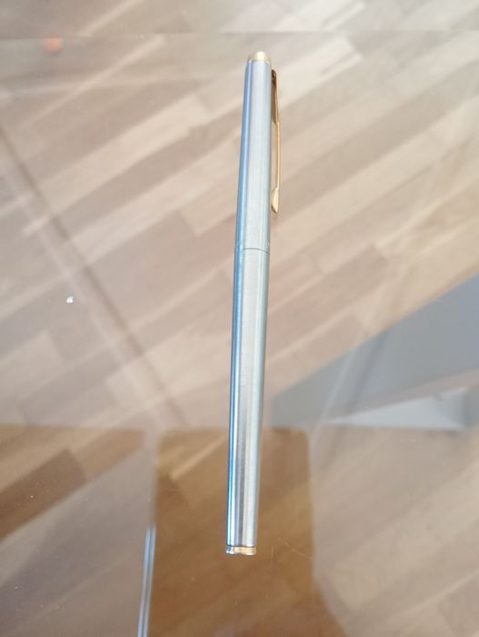 Caneta-tinteiro Parker 45 Flighter cano de aço inoxidável 14K