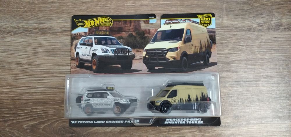 Hot Wheels 2 pak Off-road Toyota Mercedes Premium Car Culture