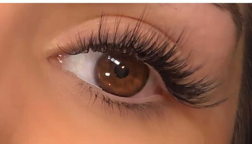 przedłużanie rzęs metoda piórkowa wispy