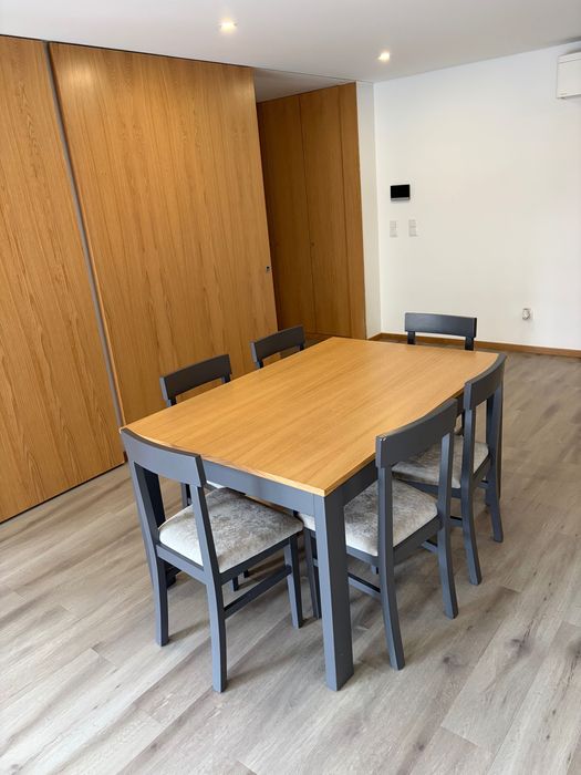 Mesa lacada/carvalho