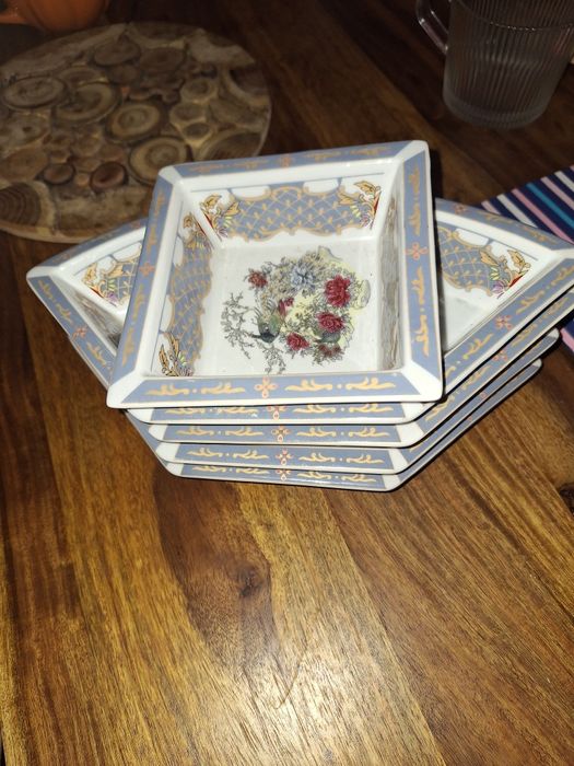 Sprzedam porcelana porcelanowy zestaw ręcznie malowany PRL retro