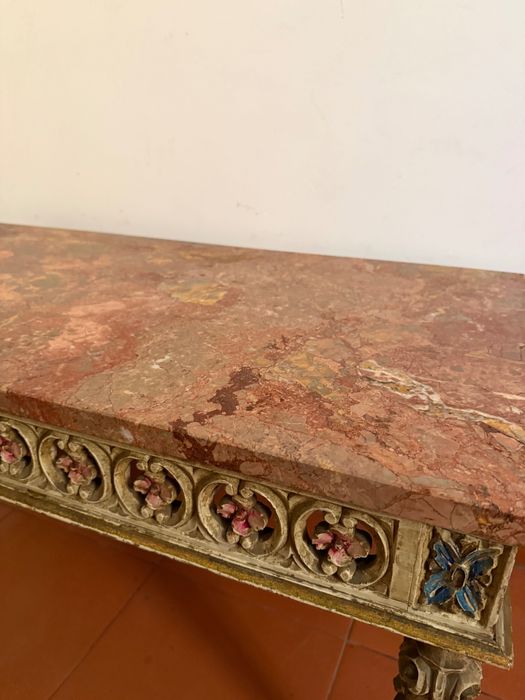 Mesa de marmore.