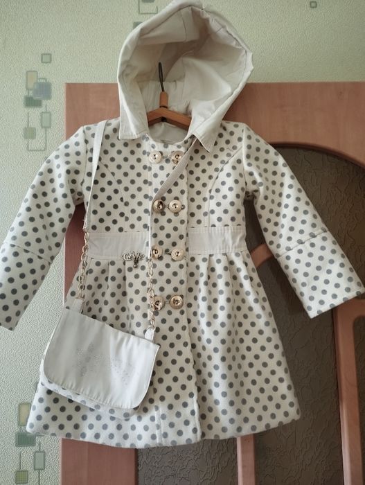 Нарядное пальто для девочки