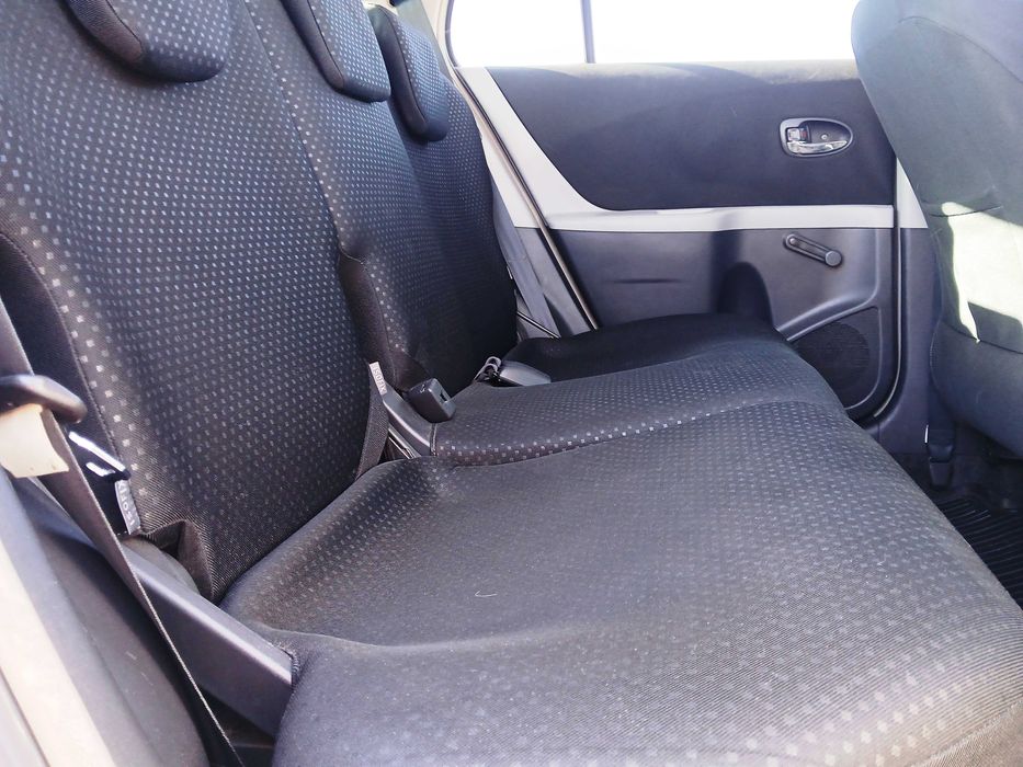 Toyota Yaris 1.3 VVTi  - Robusto fiabilidade e económico (Negociável)
