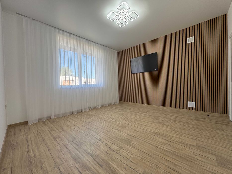 Продаж будинку, с.Ременів, 218 м.кв., укриття, гараж, 10 сот., БЕЗ КОМІСІЇ для покупця.