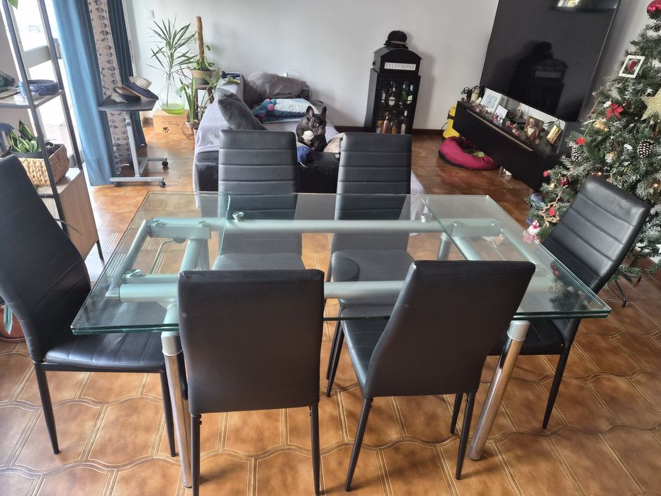 Mesa com tampo de vidro