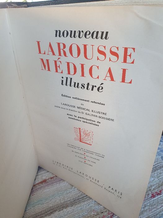 Livro Nouveau Larousse  MÉDICAL
