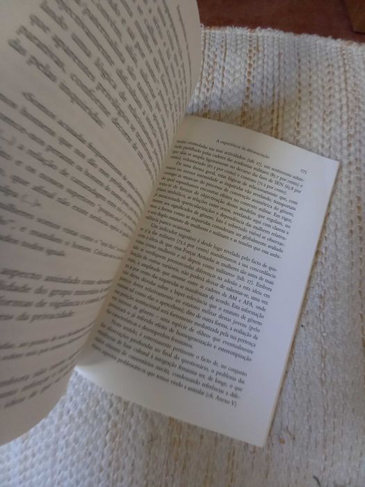 Mulheres nas Forças Armadas Portuguesas por Helena Carreira