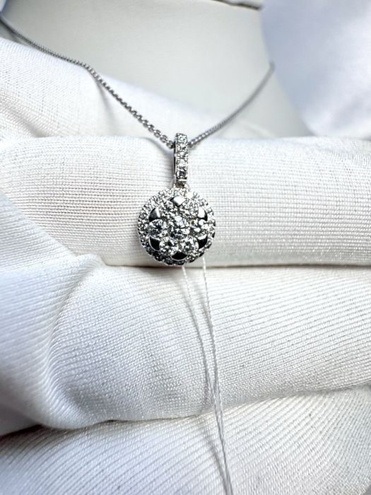 Золотий підвіс ZARINA з діамантами на ланцюжку