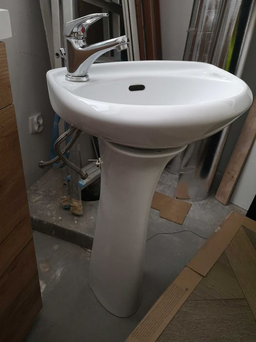 Zlew na nodze umywalka i postument 40 cm z baterią komplet Toruń