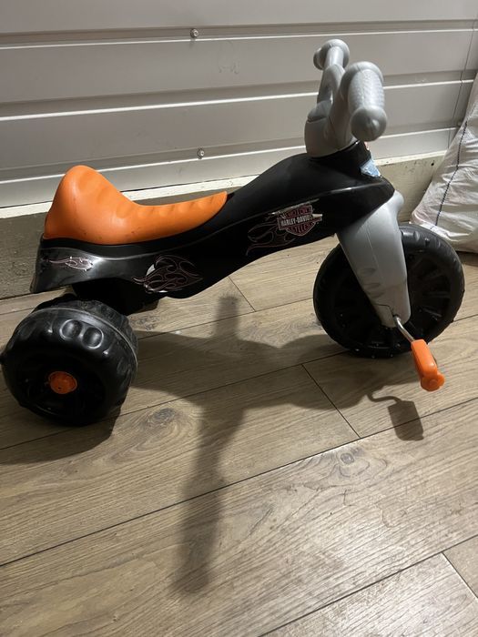 Триколісний велосипед Fisher price