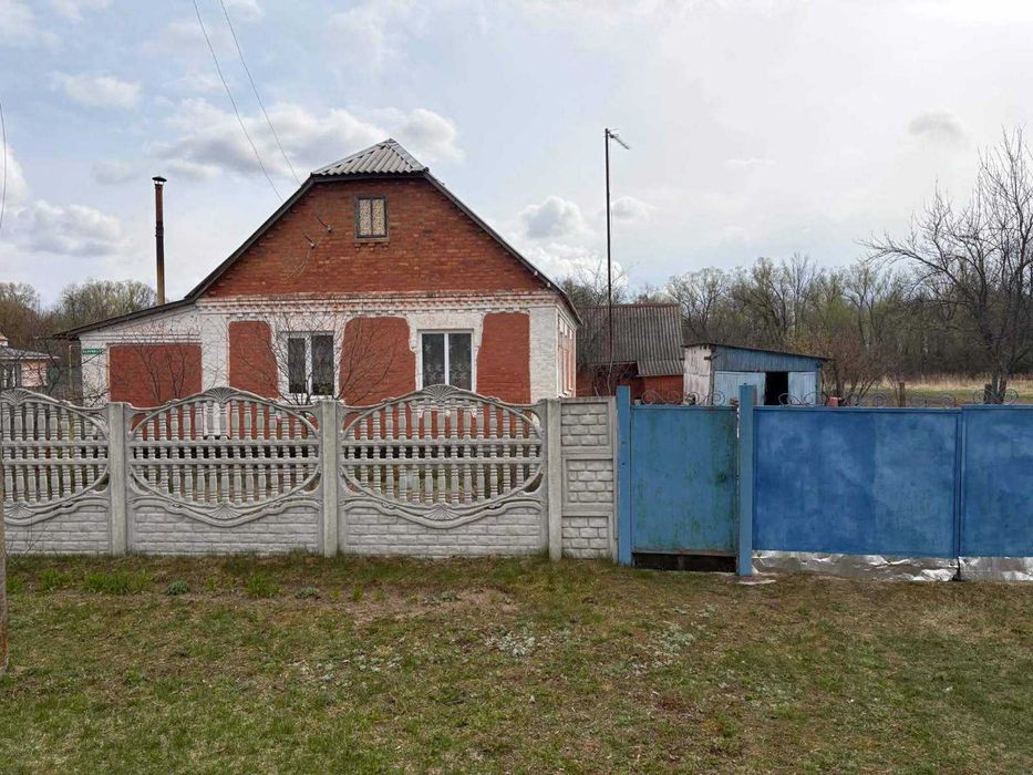 Продається цегляний будинок + 40соток землі