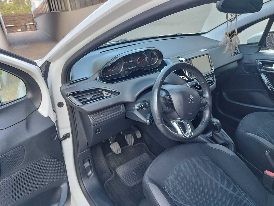 Peugeot 208 — fotografia 5