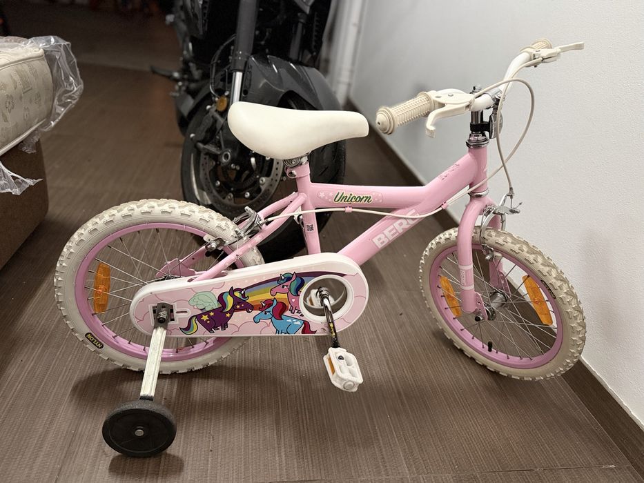 Bicicleta unicórnio, bicicleta de equilíbrio, cadeira de alimentação.