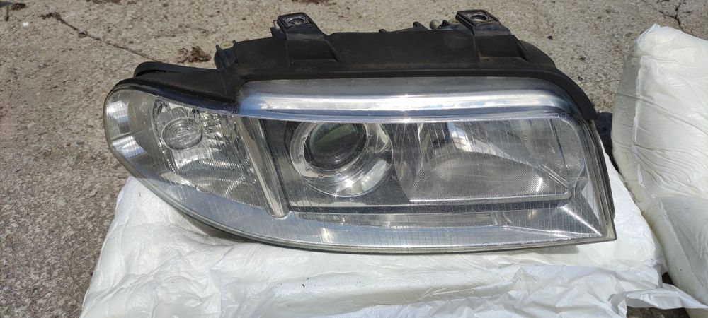 Lampy Audi A4 B5 FL przod prawa lewa