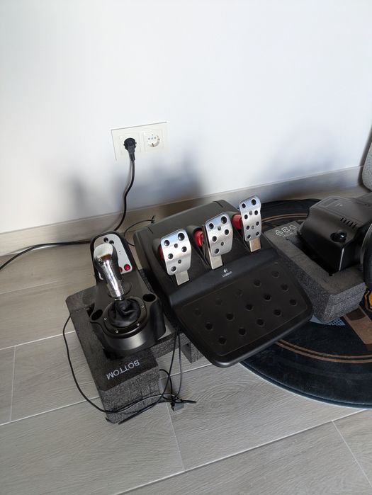 Logitech G27 80€+ wheel stand pro 60€