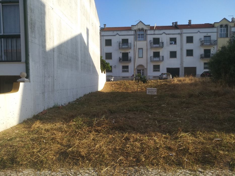 Vende se terreno para futura construçao