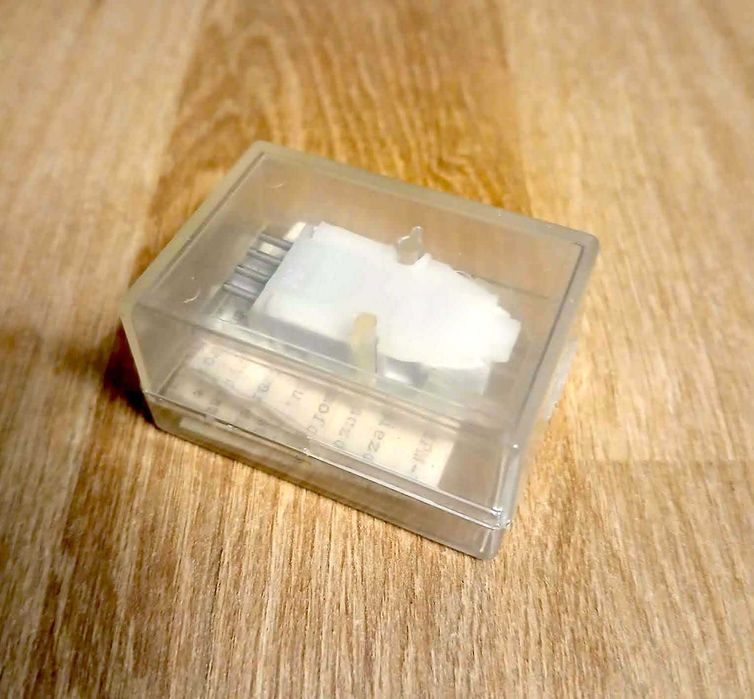 Unitra Fonica – stereofoniczna, ceramiczna wkładka adaptera UF-70