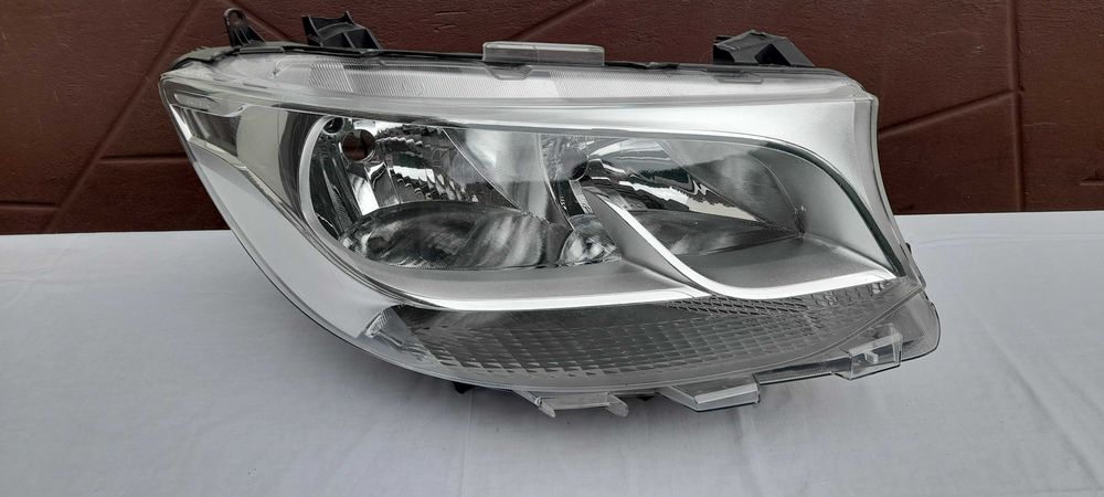 Lampa przednia - prawa  Mercedes Sprinter  A 910
