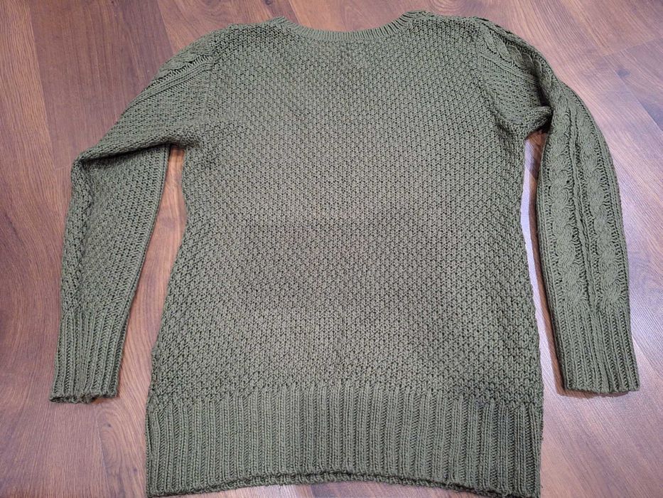 Zielony sweter khaki