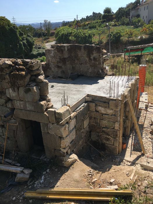 Quinta com 3 casas e vista de rio em Penafiel