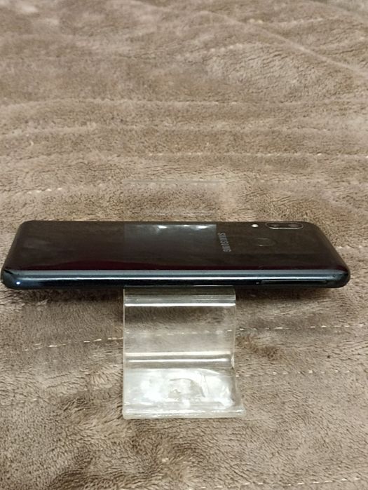 Продам телефон samsung a20е