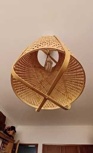 Candeeiro de tecto em bambu