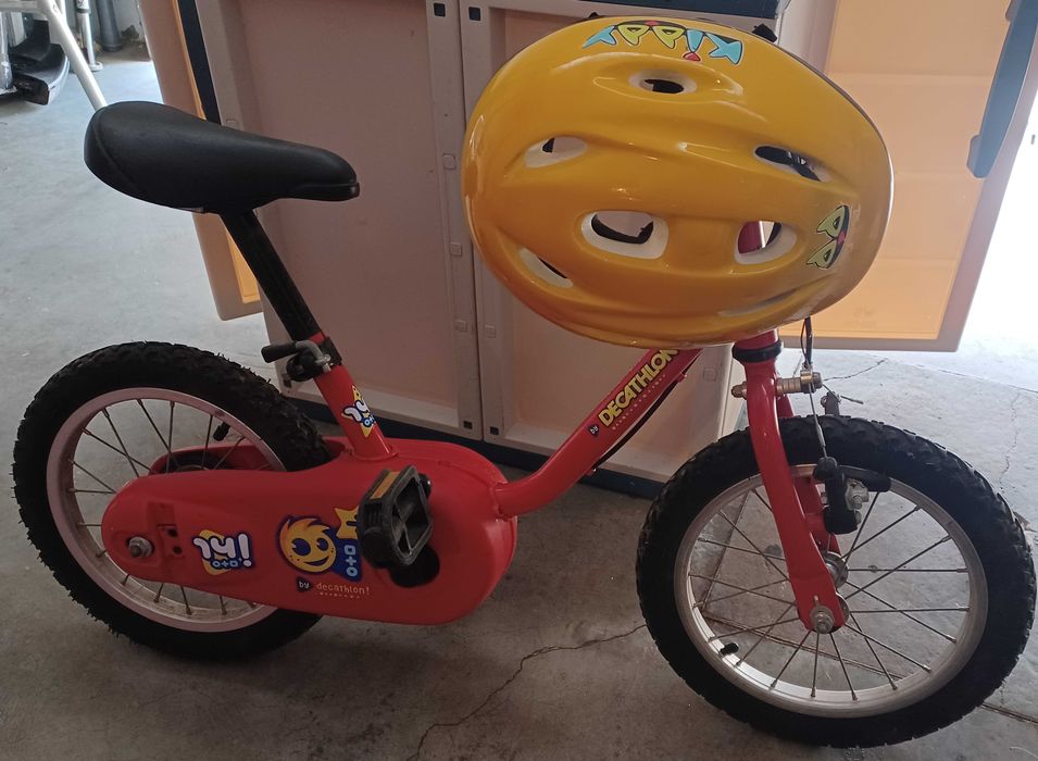 Bicicleta de Criança + Capacete + rodinhas de apoio     (Ótimo estado)