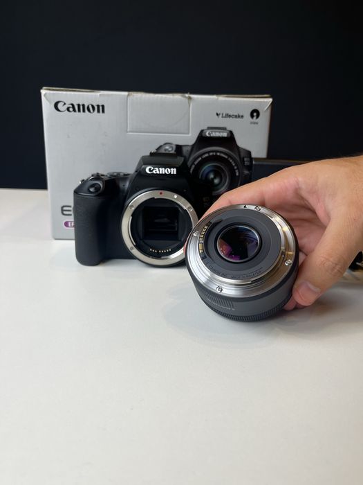 Canon EOS 250D DSLR 4K + objetiva Canon 50mm f/1.8 STM