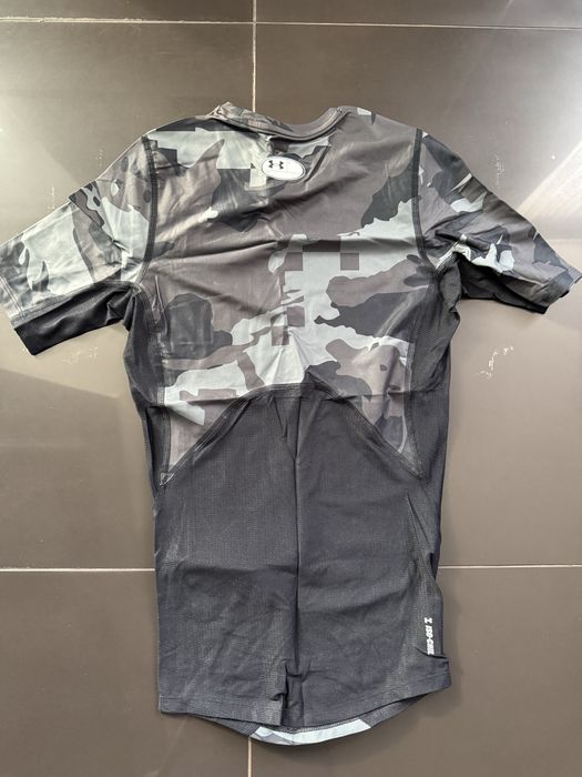 Компресійна футболка Under Armor, розмір S
