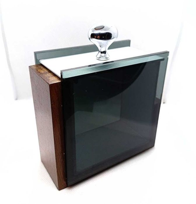 Conjunto de secretária composto por porta canetas e porta folhas