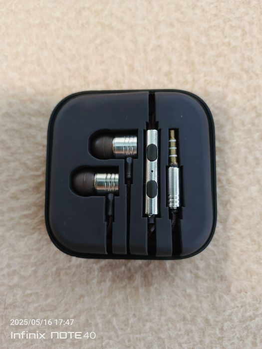 Навушники дротові вакумні