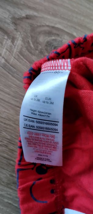 Spodenki krótkie dla chłopca na gumie czerwone 56/62