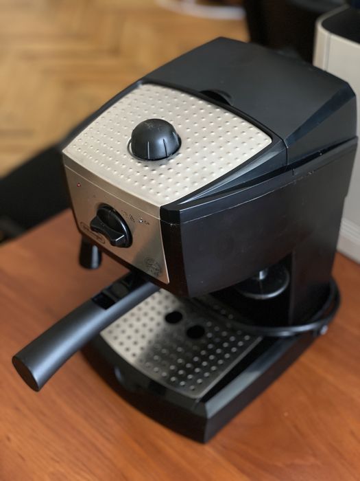 Кавоварка рожкова DeLonghi EC156.B