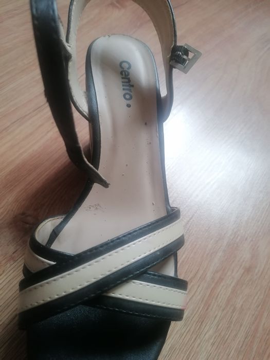 Sandały damskie na koturnie