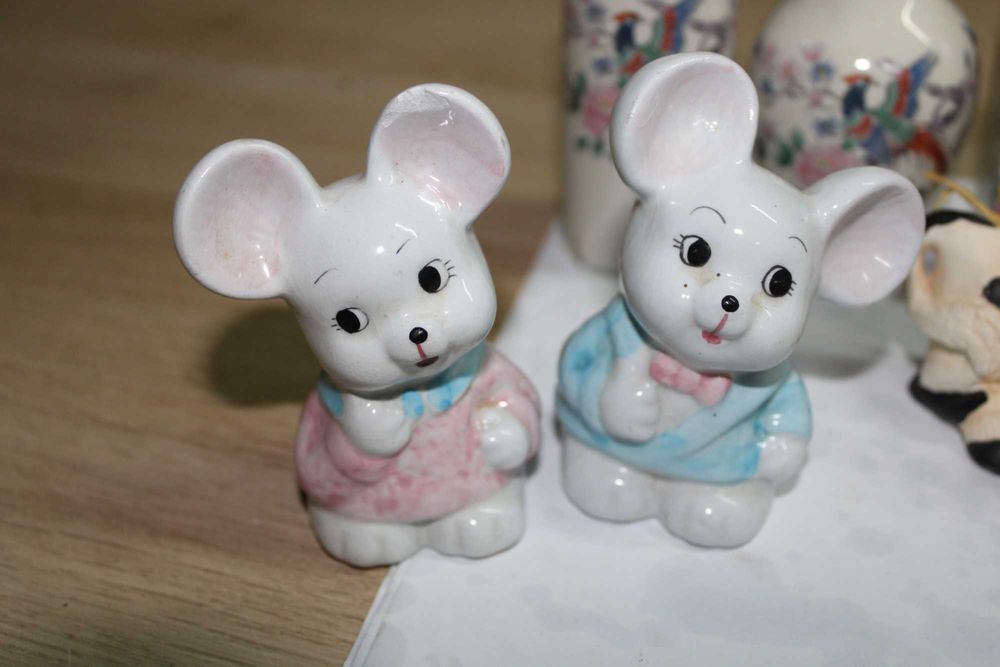 Várias miniaturas em loiça