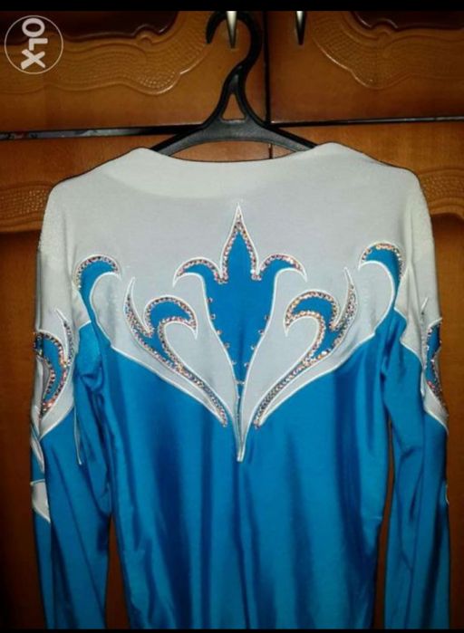 Продам латиноамериканскую рубашку,фрачную рубашку и фрак