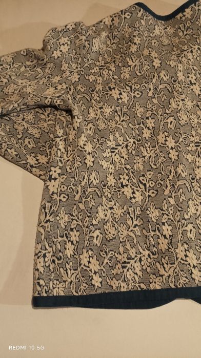 Blazer de senhora em azul e branco,sem marca, blazer usado, mas ainda em bom estado.
