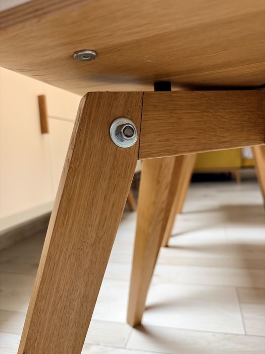 6 krzesel firmy Paged