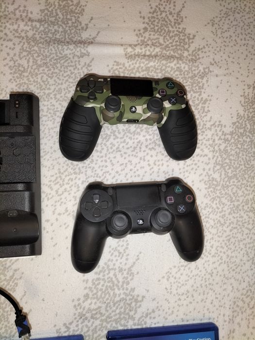 PS4 PRO dois comandos e extras !LER DESCRIÇÃO!