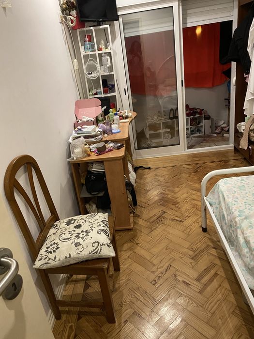 Aluga se quarto com cama de casal