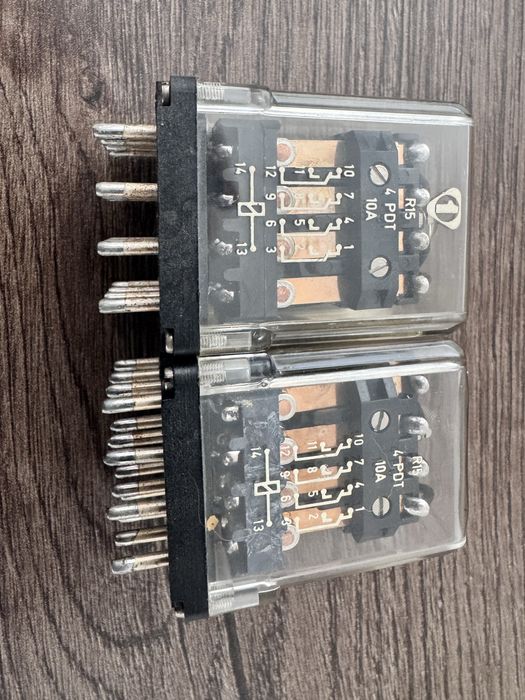 Przekaznik R15 4PDT 10A cewka 12 V 2 sztuki w pelni sprawne