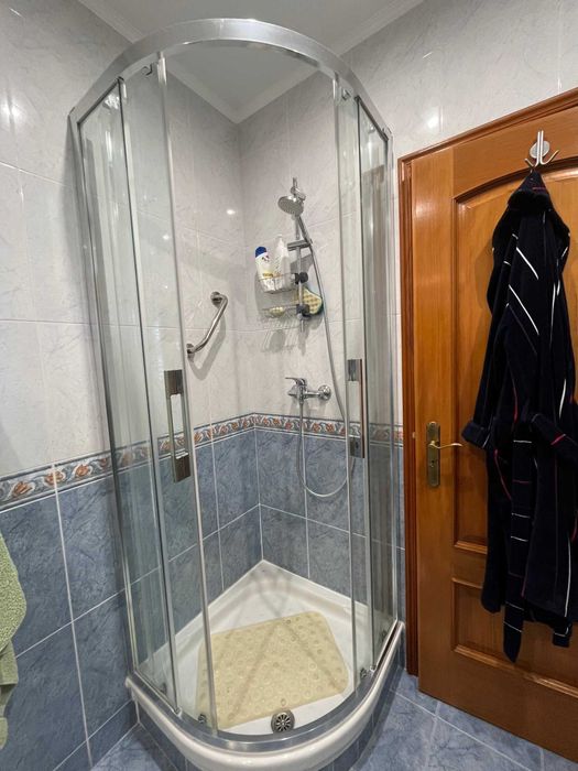 Cabine de Duche com torneiras