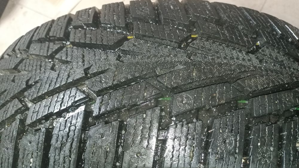 Продам шини зима  225/60 R17