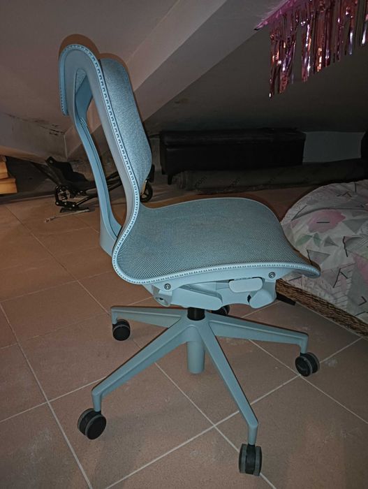 Cadeira Herman Miller, como nova.